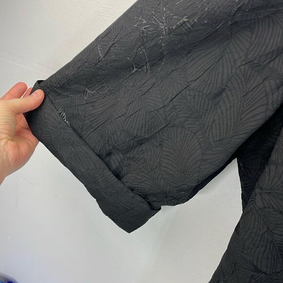 Maggie Barnes Black Tropical design crinkled button down 3/4 sleeves size 32W - Picture 4 of 8